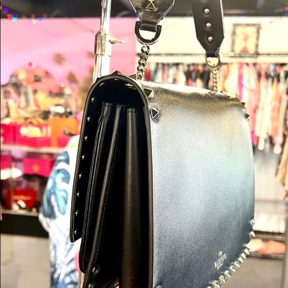 VALENTINO GARAVANI NWT BLACK LEATHER ROCK STAR GOLD STUDDED SHOULDER BAG - Picture 4 of 14